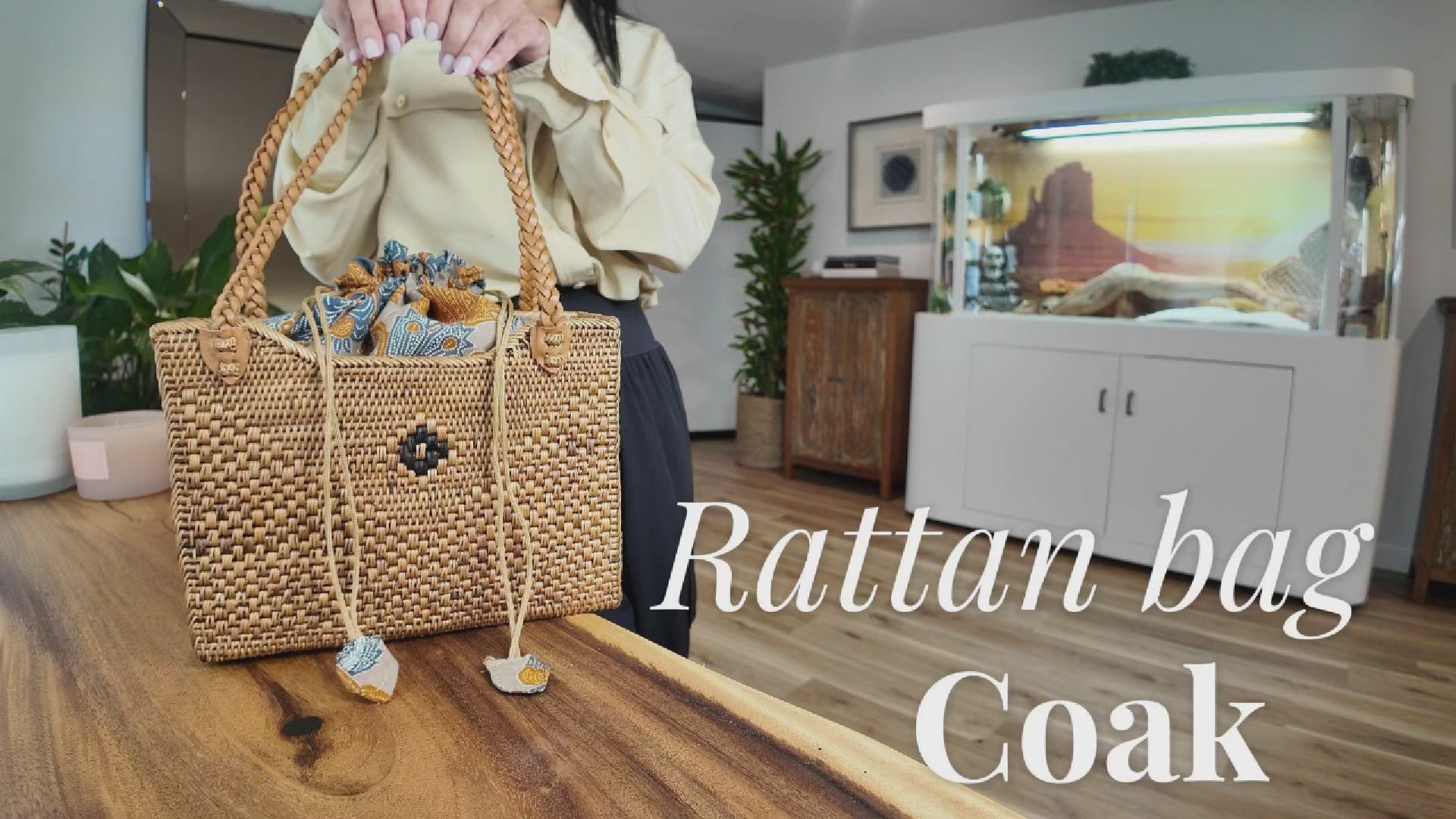 Rattan Tote Bag: Boho Style with Diamond Motif (Honey Brown)